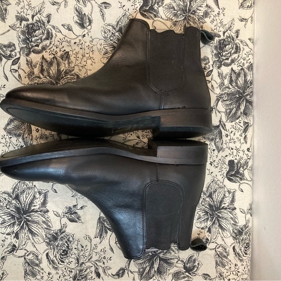 OFFICE LONDON Sz 40 Leather Chelsea Style Pull On  Booties - Picture 3 of 9